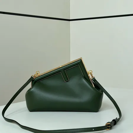 フェンディ ショルダーバッグ