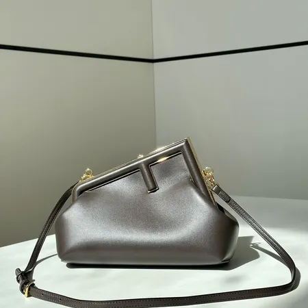 フェンディ ショルダーバッグ