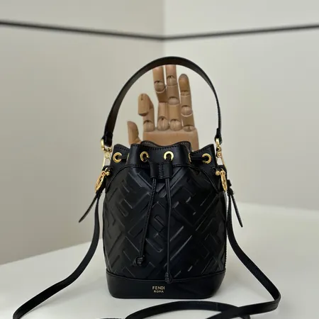 フェンディ ショルダーバッグ