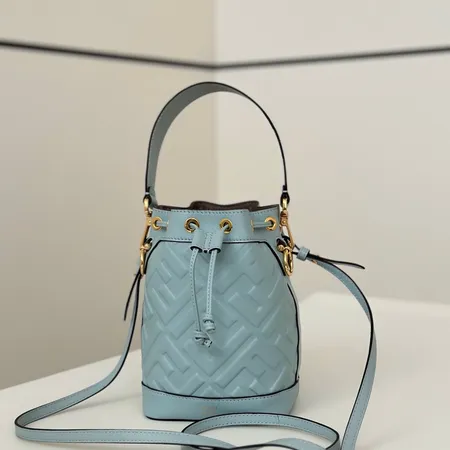 フェンディ ショルダーバッグ