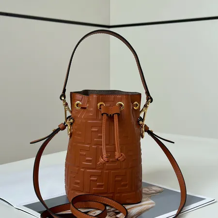 フェンディ ショルダーバッグ