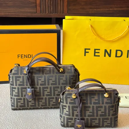 フェンディ ショルダーバッグ