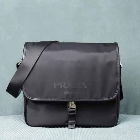 プラダ ショルダーバッグ