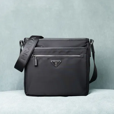 プラダ ショルダーバッグ