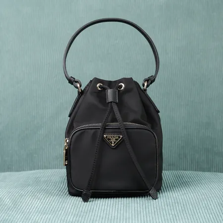 プラダ ハンドバッグ