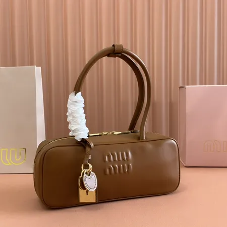 ミュウミュウ ショルダーバッグ