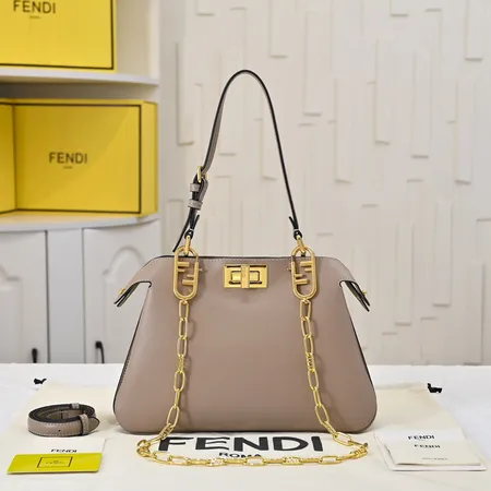 フェンディ ハンドバッグ