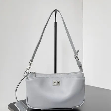 バレンシアガ ショルダーバッグ