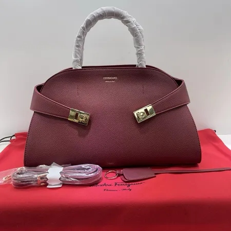 フェラガモ ハンドバッグ