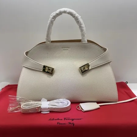 フェラガモ ハンドバッグ