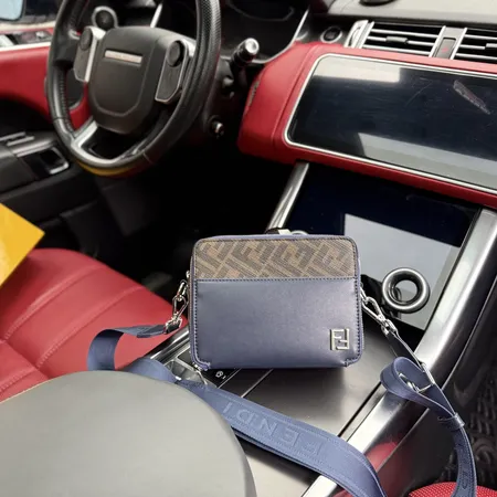 フェンディ ショルダーバッグ