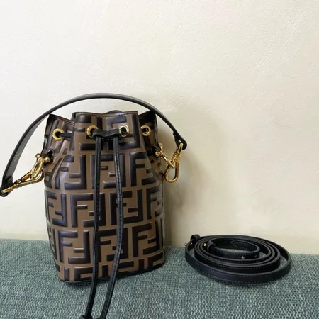 フェンディ ショルダーバッグ