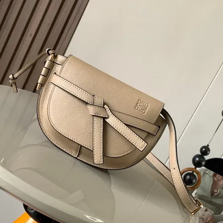 ロエベ ショルダーバッグ