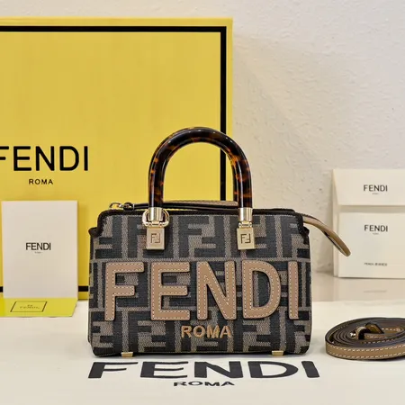 フェンディ ショルダーバッグ