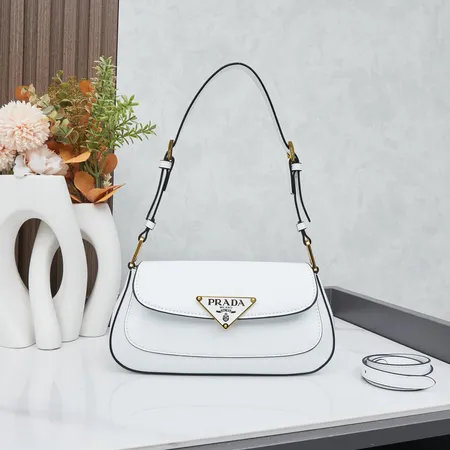 プラダ ハンドバッグ