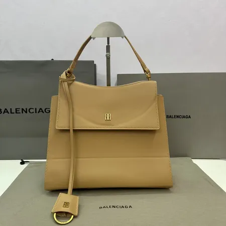 バレンシアガ ショルダーバッグ