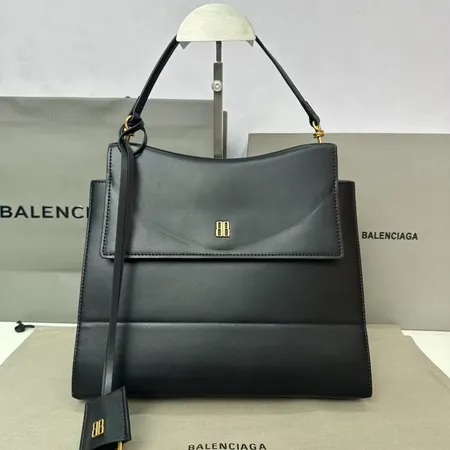 バレンシアガ ショルダーバッグ