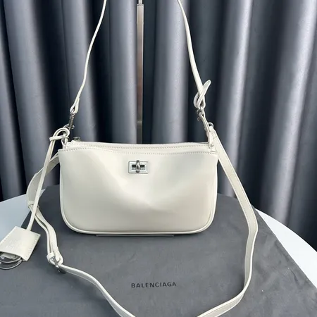 バレンシアガ ショルダーバッグ