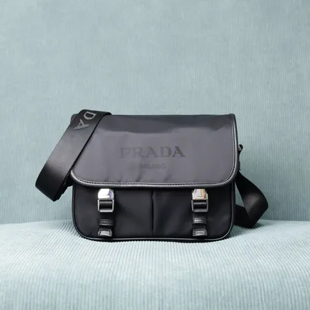 プラダ ショルダーバッグ