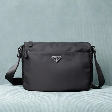プラダ ショルダーバッグ