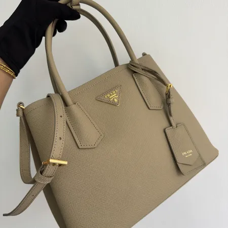 プラダ ハンドバッグ