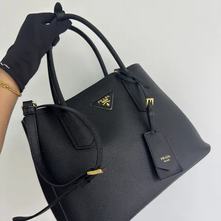 プラダ ハンドバッグ