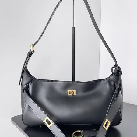 ジバンシィ ショルダーバッグ