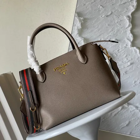 プラダ ハンドバッグ