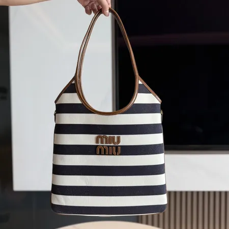 ミュウミュウ ショルダーバッグ