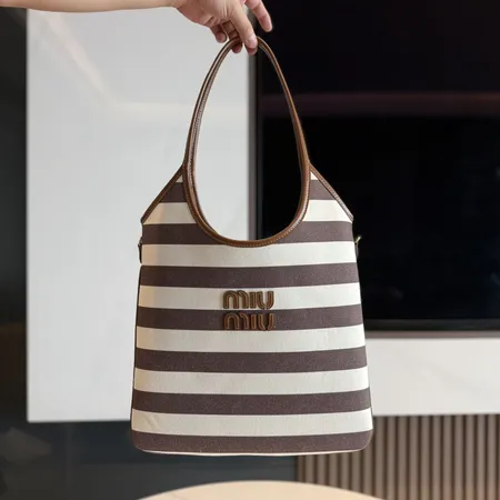 ミュウミュウ ショルダーバッグ