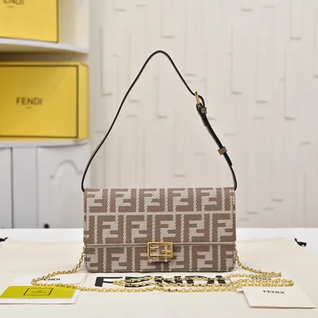 フェンディ ハンドバッグ