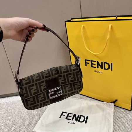 フェンディ ハンドバッグ
