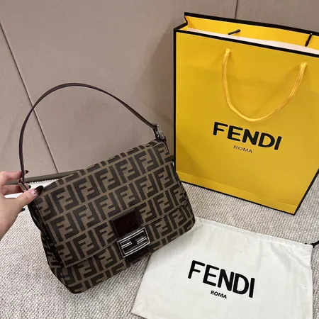 フェンディ ハンドバッグ