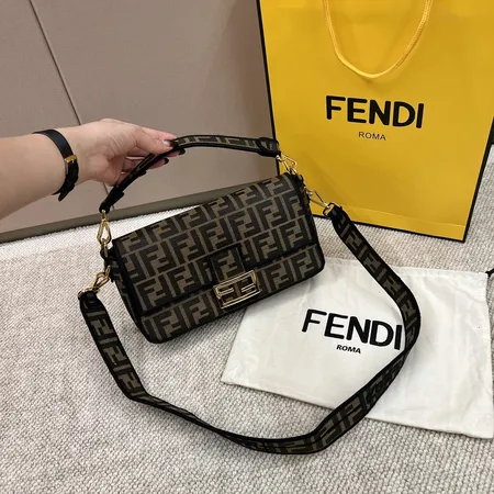 フェンディ ハンドバッグ