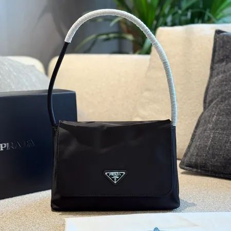 プラダ ハンドバッグ