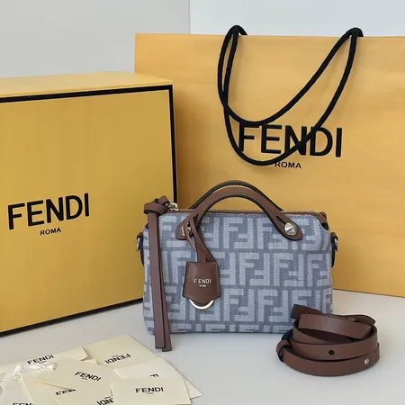 フェンディ ショルダーバッグ