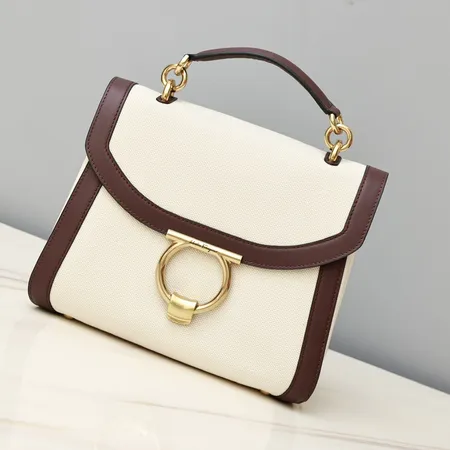 フェラガモ ハンドバッグ