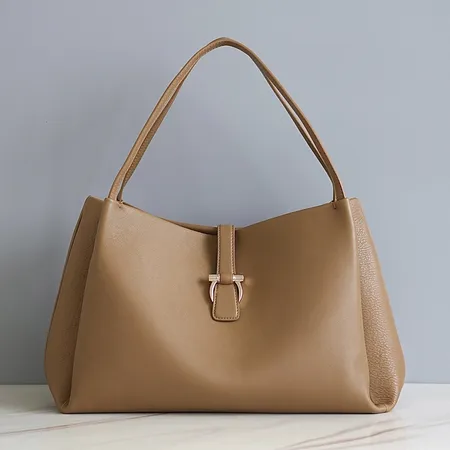 フェラガモ ハンドバッグ