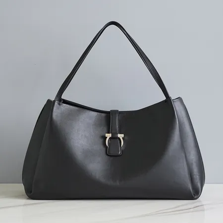 フェラガモ ハンドバッグ