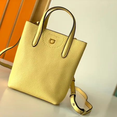 フェラガモ ハンドバッグ