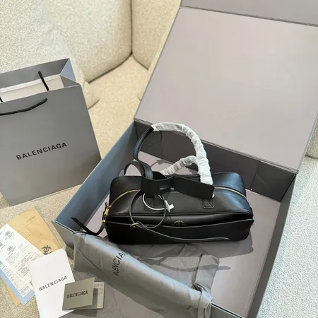 ジバンシィ ショルダーバッグ