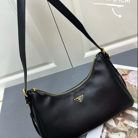 プラダ ショルダーバッグ