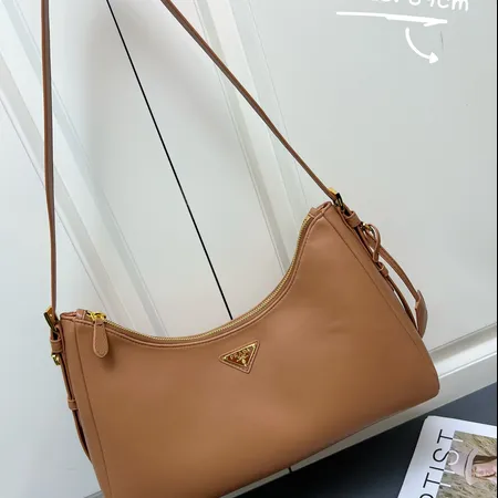 プラダ ショルダーバッグ
