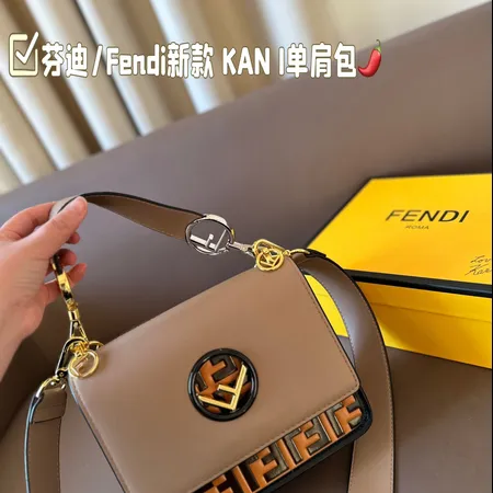 フェンディ ショルダーバッグ