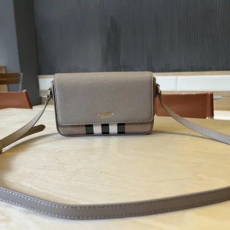 バーバリー ス ショルダーバッグ