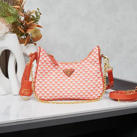 プラダ ショルダーバッグ