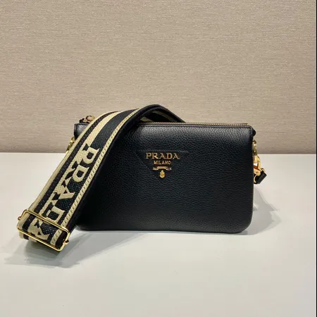 プラダ ショルダーバッグ
