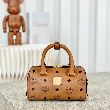 エムシーエム ショルダーバッグ