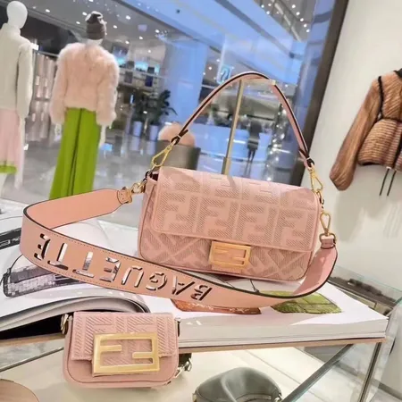 フェンディ ショルダーバッグ