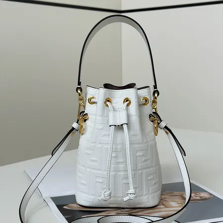 フェンディ ショルダーバッグ